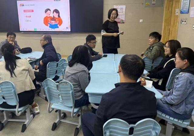 “同心家長(zhǎng)學(xué)堂”正式開講，為家長(zhǎng)提供專業(yè)家庭教育咨詢服務(wù)